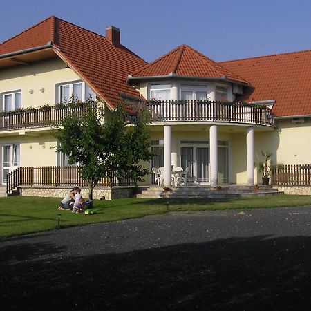 Szaloky Apartmanhaz Gyenesdiás Exterior foto