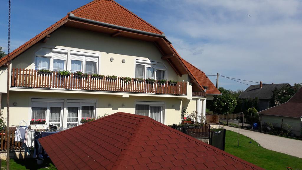 Szaloky Apartmanhaz Gyenesdiás Exterior foto